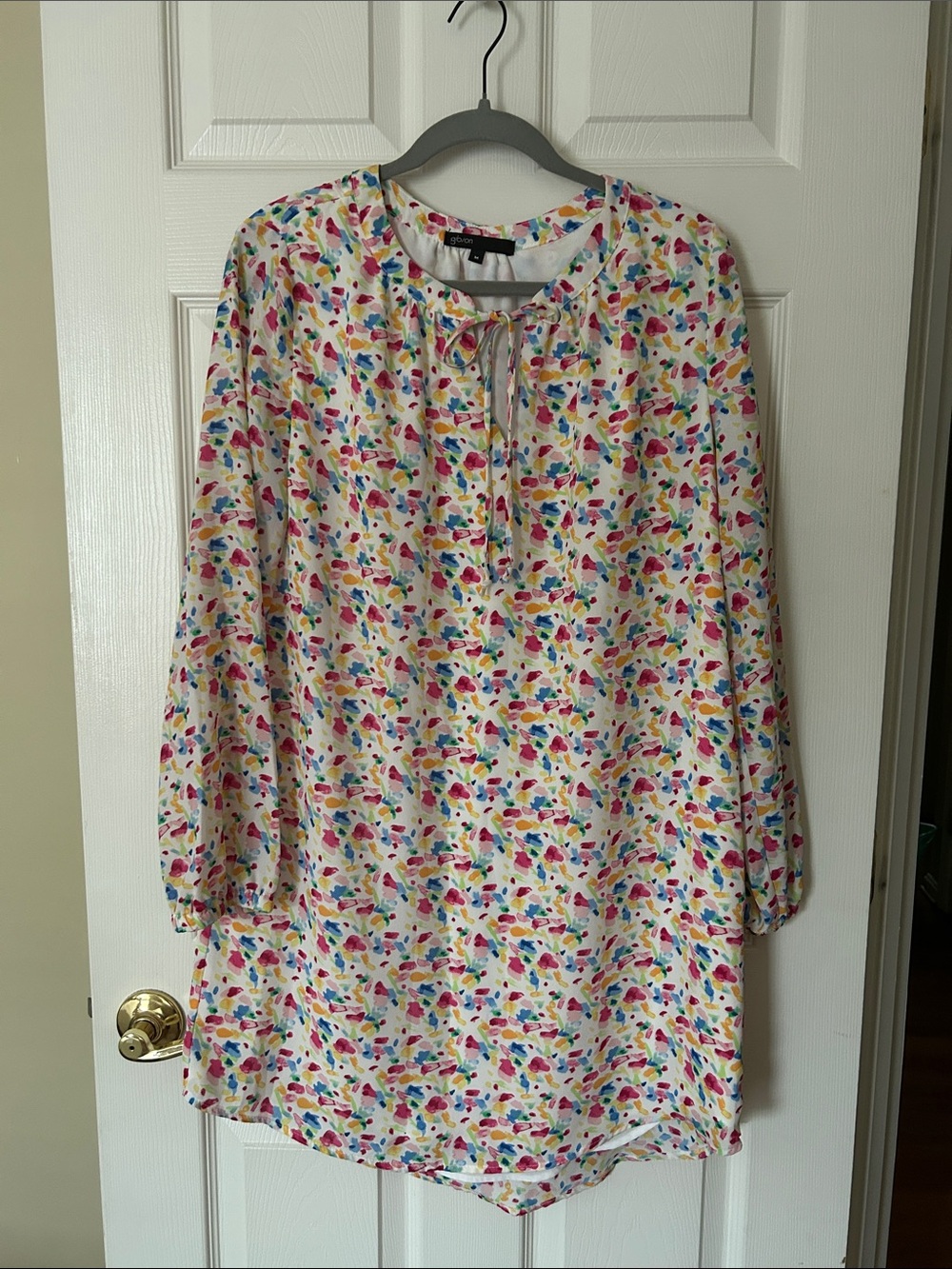 Gibson “Holly” Split Neck Dress in “Watercolor Bloom” pattern